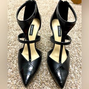 Nine West T Strap Pointed Toe Pump; Size 7